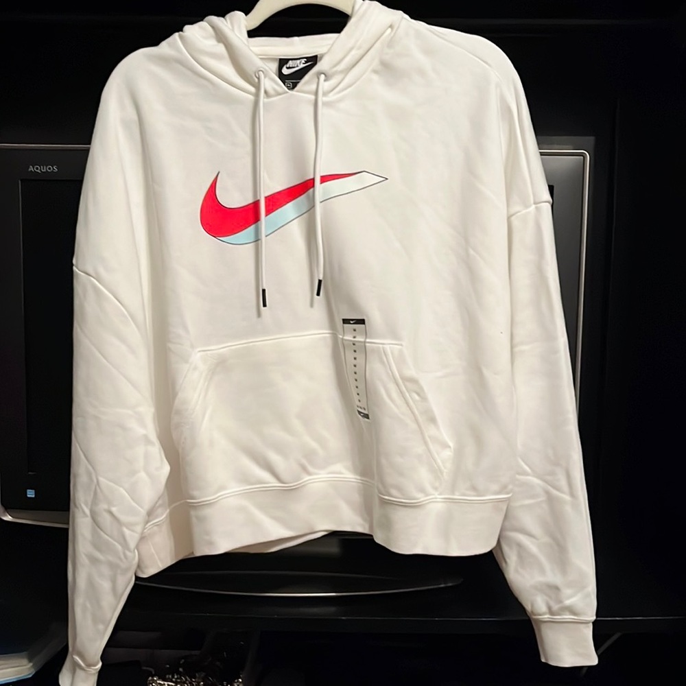 NWT Nike Women’s Hoodie. Terry inside, perfect for warmer weather!